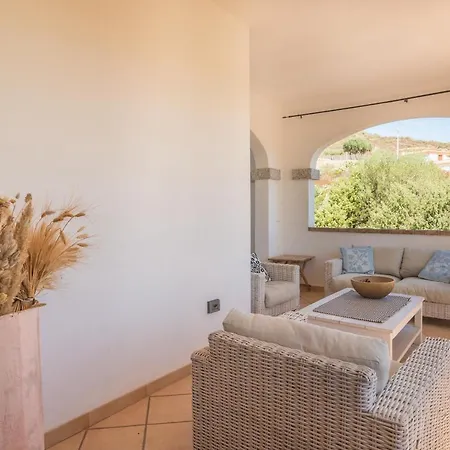 3 La Cinta Apartment